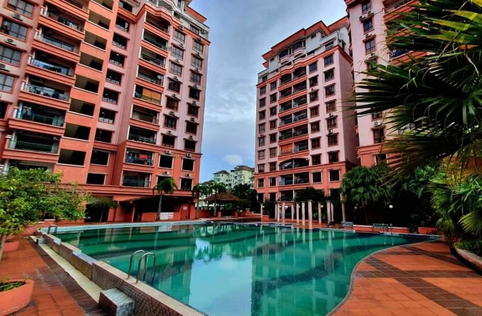 Marina Court Kota Kinabalu Sabah By Zizie Homes Bagian luar foto